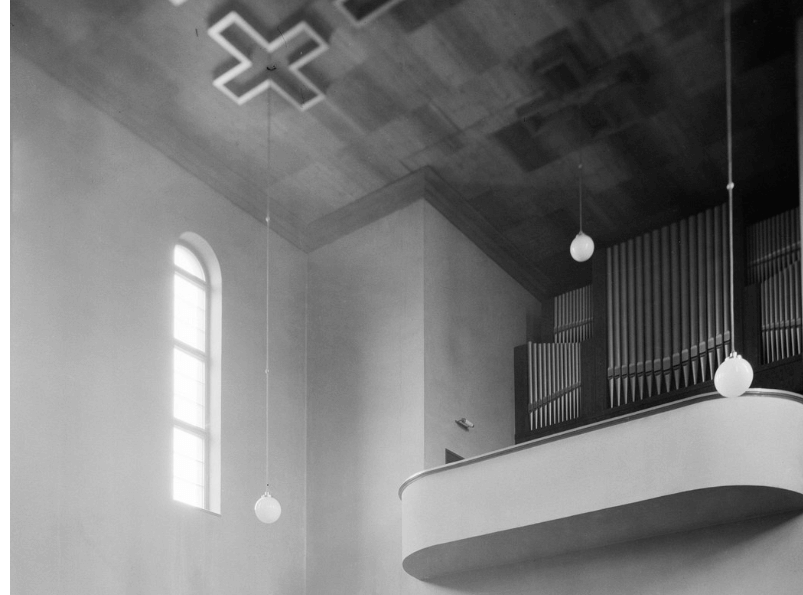Kościół Świętej Rodziny we Wrocławiu - archiwalne zdjęcie, organy